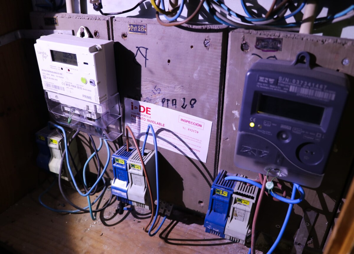 La Policía Local de Valencia desconecta 40 enganches ilegales a la red eléctrica